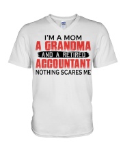A RETIRED ACCOUNTANT - PERFECT GIFT FOR GRANDMA V-Neck T-Shirt tile