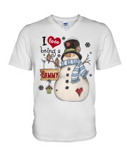 I LOVE BEING A NANA - PERFECT GIFT FOR GAMMY V-Neck T-Shirt tile