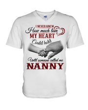 NEVER KNEW HOW MUCH LOVE MY HEART - NANNY V-Neck T-Shirt tile