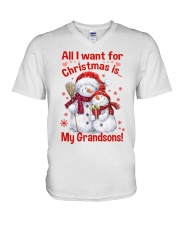 PERFECT CHRISTMAS GIFT FOR GRANDMA V-Neck T-Shirt tile