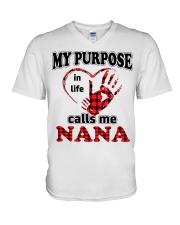MY PURPOSE IN LIFE - PERFECT GIFT FOR NANA V-Neck T-Shirt tile