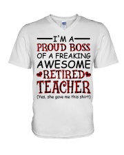 AWESOME RETIRED TEACHER - GIFT FOR GRANDCHILDREN V-Neck T-Shirt tile