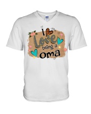 I LOVE BEING A OMA - PERFECT GIFT FOR OMA V-Neck T-Shirt tile