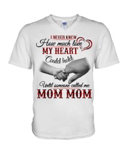 NEVER KNEW HOW MUCH LOVE MY HEART - MOM MOM V-Neck T-Shirt tile