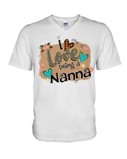 I LOVE BEING A NANNA - PERFECT GIFT FOR NANNA V-Neck T-Shirt tile