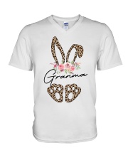 PERFECT GIFT FOR GRANMA V-Neck T-Shirt tile