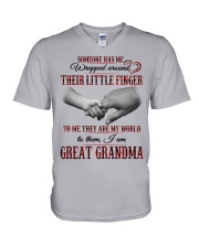 THEY ARE MY WORLD - PERFECT GIFT FOR GREATGRANDMA V-Neck T-Shirt tile