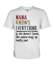 NANA KNOWS EVERYTHING - GIFT FOR NANA V-Neck T-Shirt tile