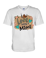 I LOVE BEING A MIMI - PERFECT GIFT FOR MIMI V-Neck T-Shirt tile
