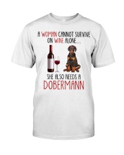 She Also Needs - Dobermann Classic T-Shirt front