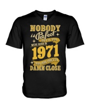 Nobody Born in 1971 Perfect V-Neck T-Shirt tile