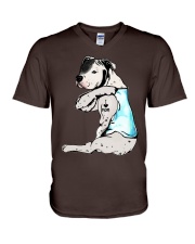 Pitbull love mom V-Neck T-Shirt tile