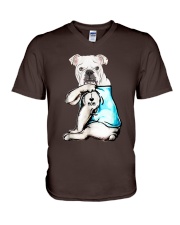 English Bulldog love mom V-Neck T-Shirt tile