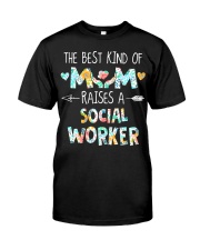 The best kind of mom raises a social worker Classic T-Shirt front
