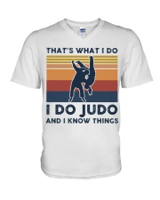 I Do Judo And I Know Things - Retro V-Neck T-Shirt tile