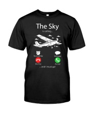 AIRLINE PILOT GIFTS - SKY IS CALLING Classic T-Shirt front