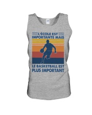 Le basketball est plus important Unisex Tank tile