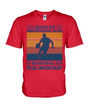 Le basketball est plus important V-Neck T-Shirt tile