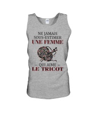 le tricot - sous estimer une femme Unisex Tank thumbnail