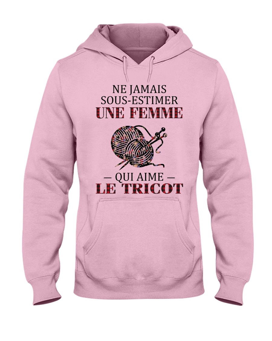 le tricot - sous estimer une femme Hooded Sweatshirt