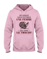 le tricot - sous estimer une femme Hooded Sweatshirt front