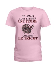 le tricot - sous estimer une femme Ladies T-Shirt thumbnail