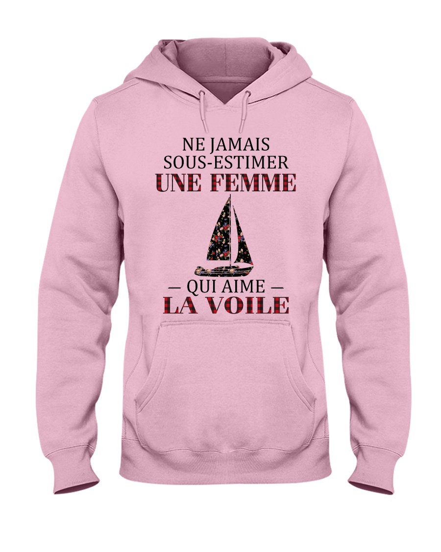 la voile - sous estimer une femme Hooded Sweatshirt