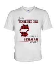 TENNESSEE GIRL LIVING IN GERMAN WORLD V-Neck T-Shirt tile
