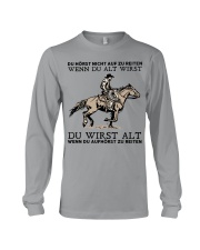 Du hörst nicht auf zu reiten wenn du alt wirst Long Sleeve Tee tile