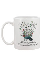 and into the garden i go Mug tile