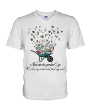 And into the garden I go to calm V-Neck T-Shirt tile