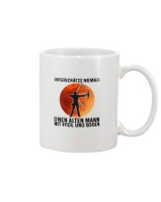 Archery Never Underestimate An Old Man Mug tile