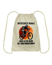 Never underestimate an old man w a mountain bike Drawstring Bag tile
