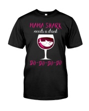 Mama shark Classic T-Shirt front