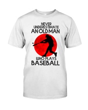 Never underestimate an old man who plays baseball Classic T-Shirt front