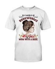 MOM WITH A BOOK Classic T-Shirt front