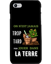 JOUER DANS LA TERRE Phone Case thumbnail