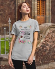 À Ma Fille Perfect Gift - Cadeau Parfait Classic T-Shirt apparel-classic-tshirt-lifestyle-06