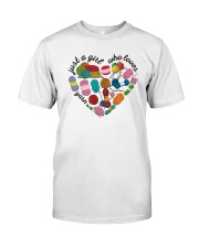 Just A Girl Who Loves Yarn Classic T-Shirt front