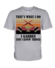 That's What I Do - I Garden And I Know Things V-Neck T-Shirt tile