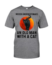 Never Underestimate An Old Man With A Cat Classic T-Shirt front