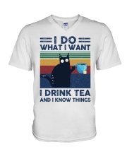 tea cat V-Neck T-Shirt tile
