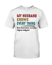 never underestimate woman Classic T-Shirt front