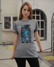 Ttl Ghi Bo Trang Classic T-Shirt apparel-classic-tshirt-lifestyle-19