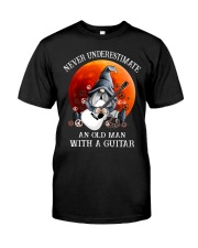Never underestimate an old man Classic T-Shirt tile
