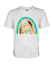 Just a girl who loves turtles V-Neck T-Shirt tile