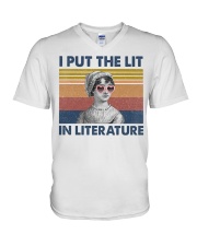 Trang Bo Den V-Neck T-Shirt tile