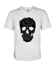 Skull and black cats V-Neck T-Shirt tile