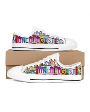 shoe plate oncologist Men's Low Top White Shoes inside-left-outside-left