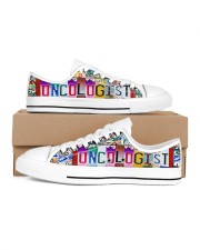 shoe plate oncologist Men's Low Top White Shoes inside-right-outside-right